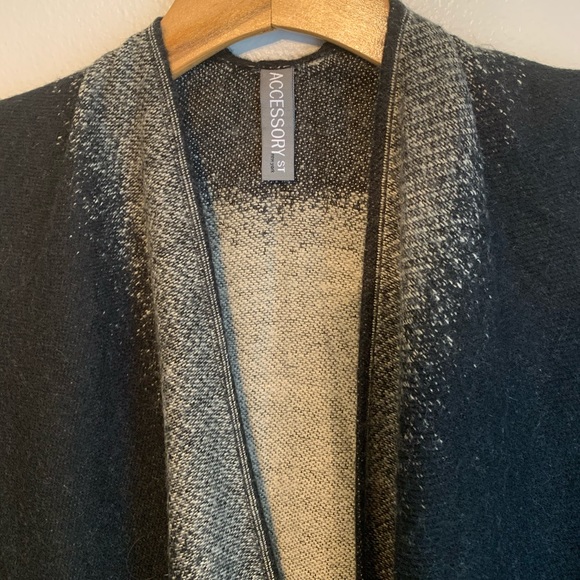 Accessory Street Flowy Sparkle Animal Poncho - Picture 4 of 6